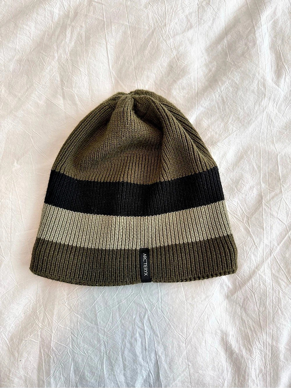 Arc’teryx fleece insulated Knit Beanie in Green & Black. Unisex